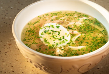 Куриный бульон с лапшой